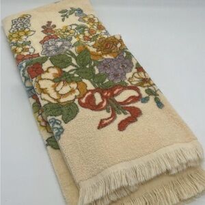 Vintage Pair Bath & Hand Towel Cream Fringe Colorful Rose Bouquet